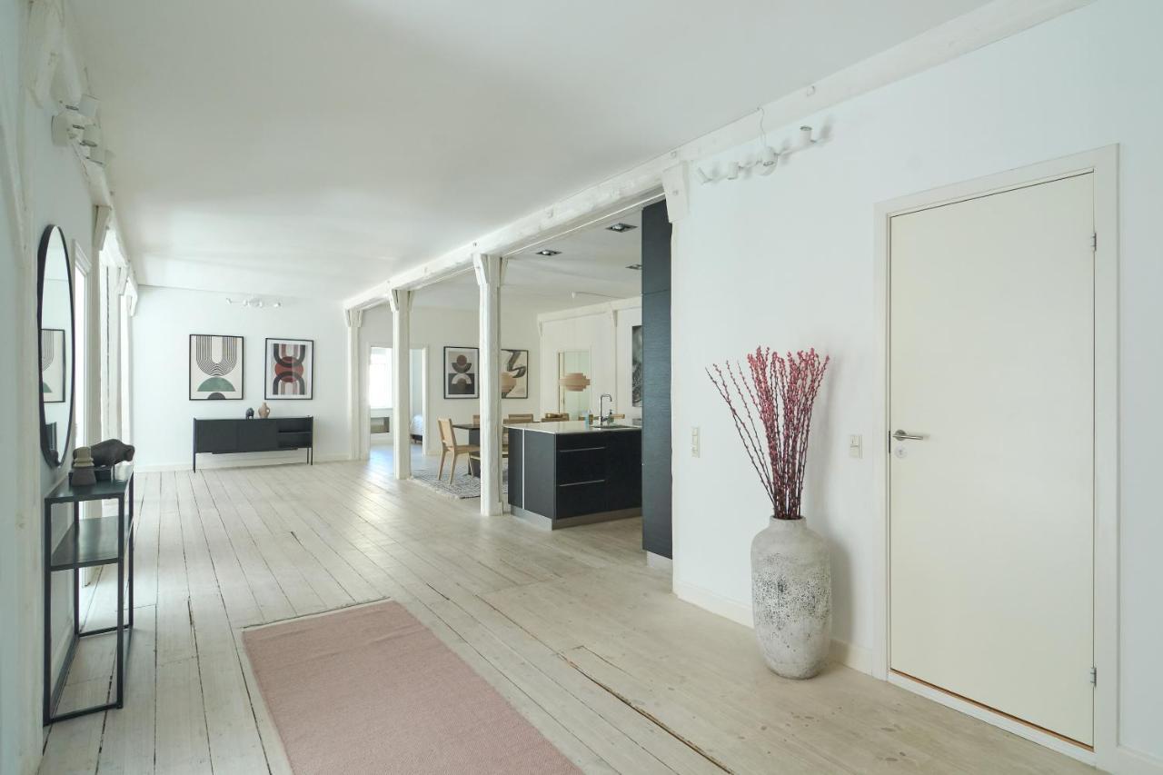 Apartment Spacious Centrally Located In Cph's Old Town