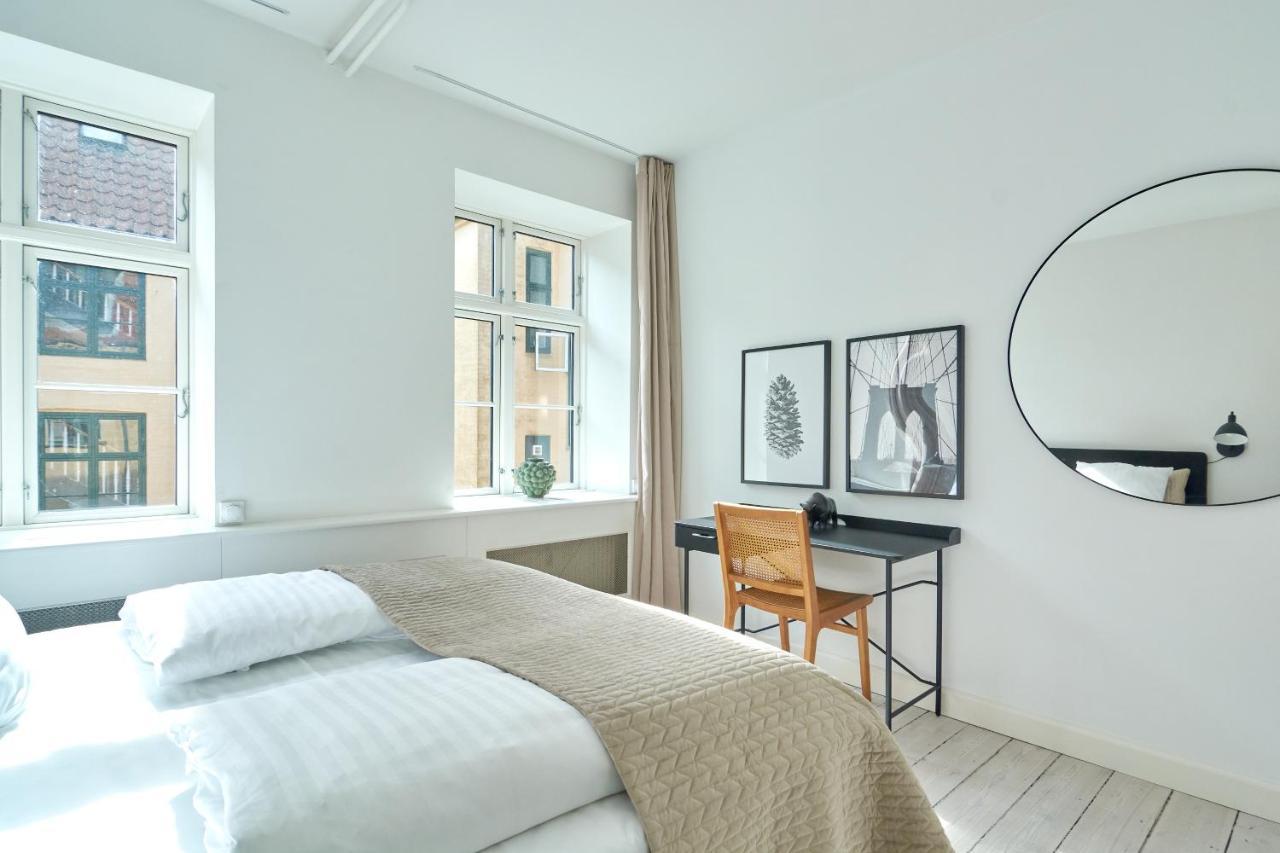 Apartment Spacious Centrally Located In Cph's Old Town