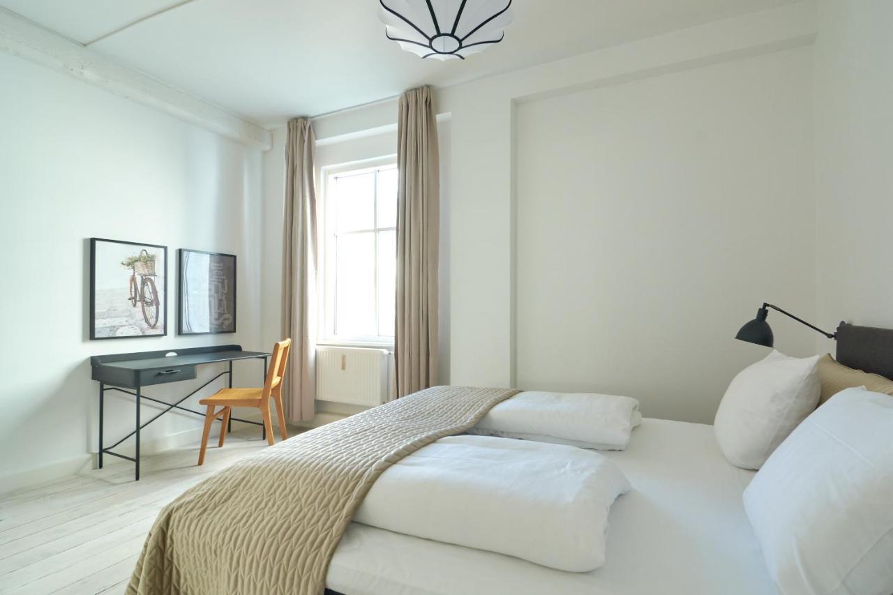 Apartment Spacious Centrally Located In Cph's Old Town *